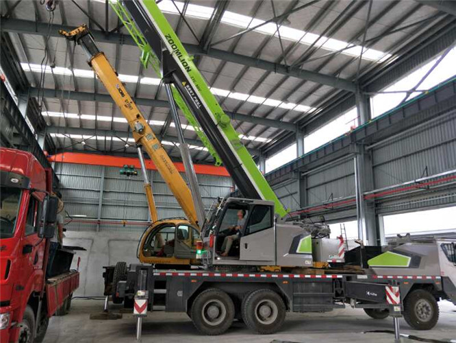 乌兰浩特市高空车出租需要注意哪些安全事项？