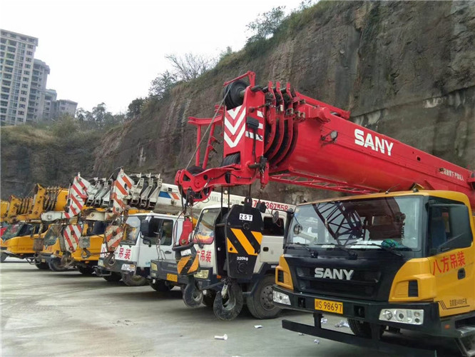 乌兰浩特市吊车出租按什么计费？台班费、单次费、里程费怎么算？